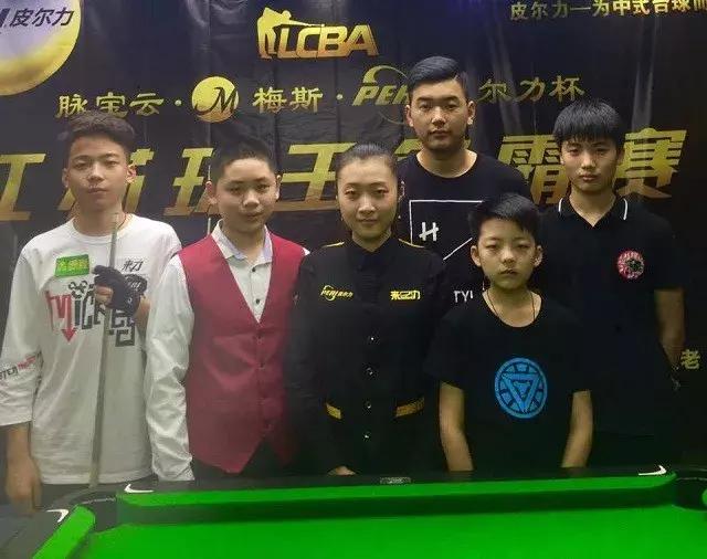 格外慎重 格外慎重